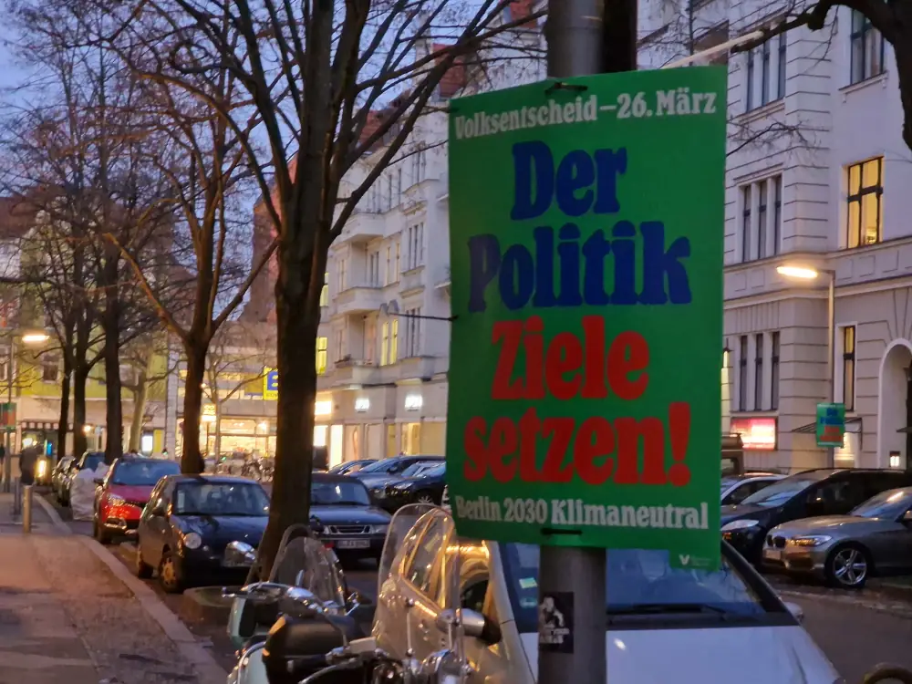 Plakat für Volksentscheid Berlin 2030 Klimaneutral